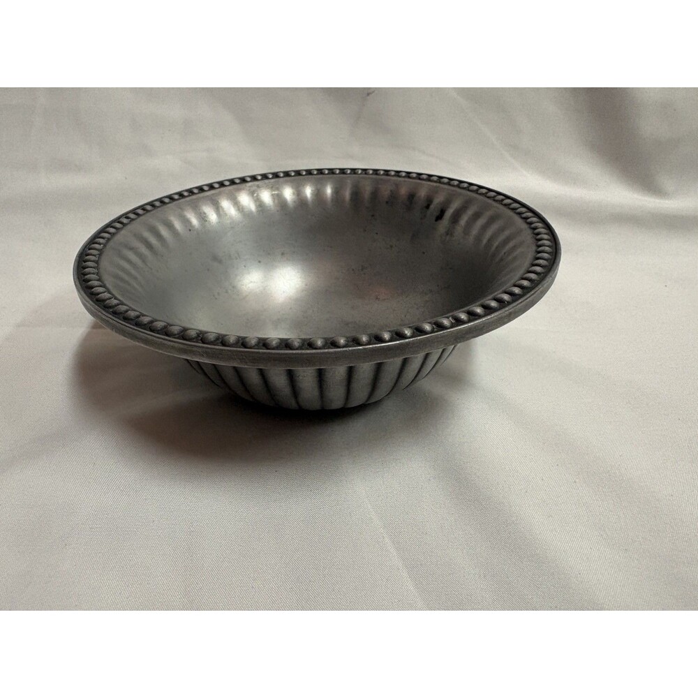Wilton Armetale Silver Pewter Flutes & Pearls Serving Bowl Decorative 6”